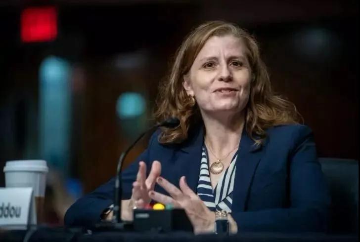 移民美國又添新利好！美國首位女性移民局局長上任，來自移民家庭！